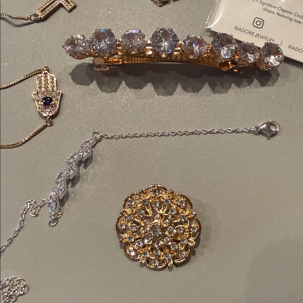 lot of rhinestoned 6 bracelets along with pin and hairclip - Picture 5 of 5